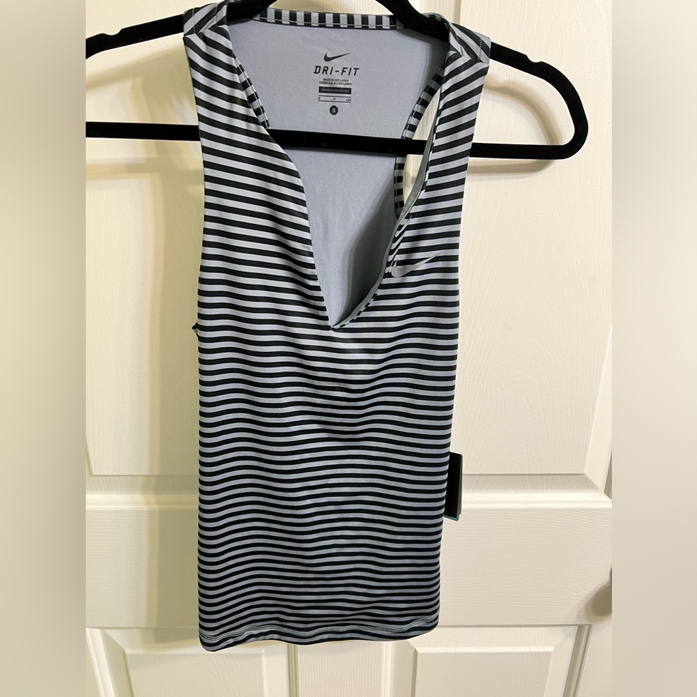 NWT- Women’s Nike Dri-Fit Racer-Back Tank-Size Small